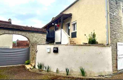 Courcelles-les-Montbard Apartment | Maison de la Fontaine