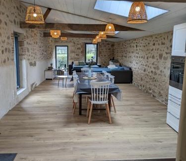 Saint-Laurent-sur-Sevre Apartment | Maison de Vacances 12min du Puy du fou grand studio