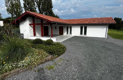 Larressore House | Maison de Vacances Agréable au Pays Basque à Larressore Entre mer et Montagnes