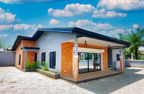 Douala Villa | Maison de Vacances Entièrement Équipée , Idéale Pour les Familles