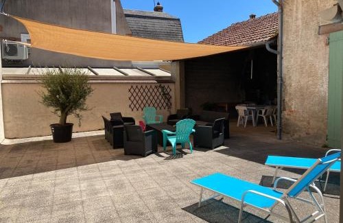 Dompierre-sur-Besbre Apartment | Maison de ville 13 couchages à 5 minutes du Pal