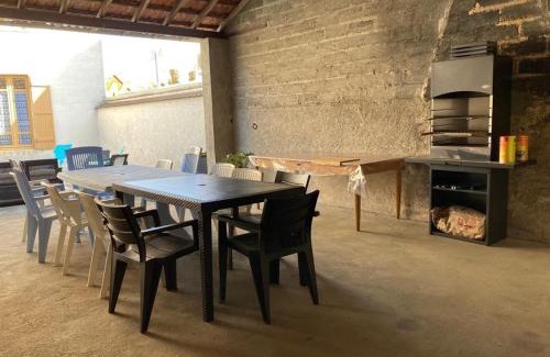 Dompierre-sur-Besbre Apartment | Maison de ville 13 couchages à 5 minutes du Pal