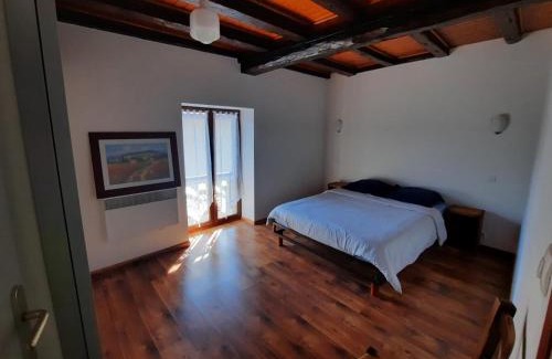 Lumbin House | Maison de village au pied de la montagne