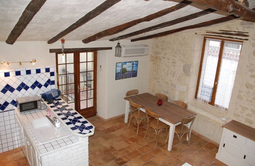 Sernhac House | Maison de Village Avec Terrasse et Garage Près du Pont du Gard