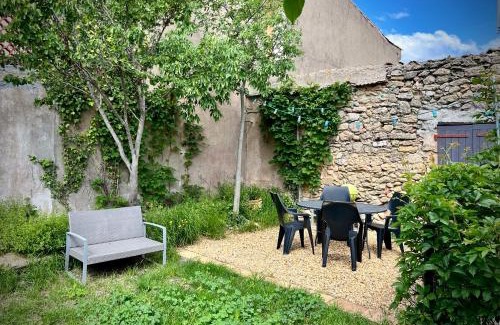 Loupian House | Maison de village avec jardin à 3 km des plages.
