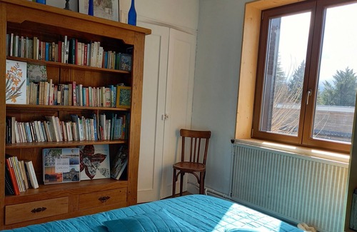 Crest Villa | 'Maison De Ville' with Small Garden, Private Terrace and Wi-Fi