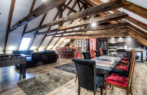 Old Montreal House | Maison des Patriotes 7 bedrooms 8-20 guests in the ❤ of old Montréal