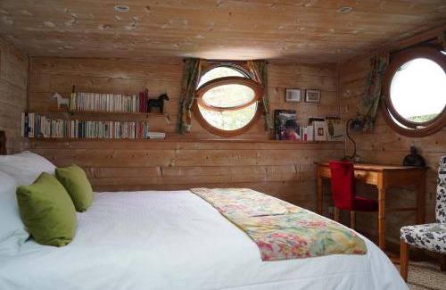 Saint-Hilaire-de-Clisson House | Maison du chat bleu