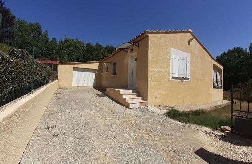 Mallemoisson House | Maison ensoleillée de plain-pied ouvert sur un jardin clôturé