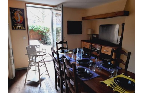 Monthureux-sur-Saone House | Maison Entière Avec Cour Intérieure