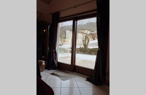 Chatillon-en-Michaille House | Maison entière au pied du plateau du retord 2 chambres SDB - Vouvray