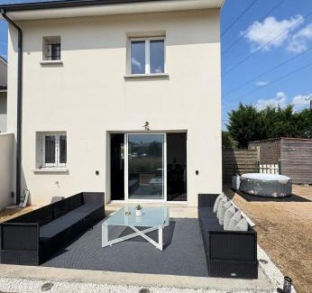 Ambares-et-Lagrave House | Maison entiere jacuzzi reception ouverte 7 7j et 24 24h