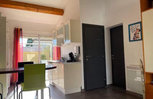 La Crau Apartment | Maison F2, neuve au calme avec jardinet
