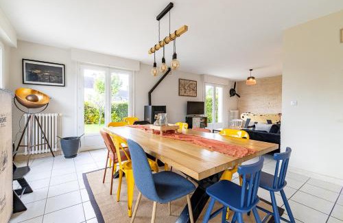 Sainte-Anne-d'Auray Apartment | Maison familiale - Spacieuse - Wifi - Parking