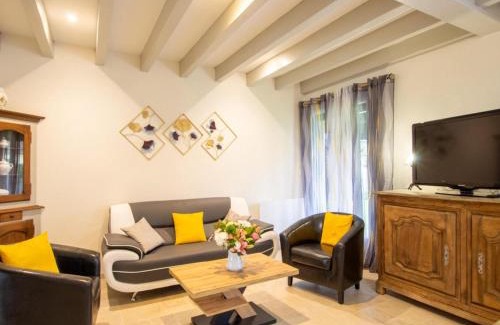 La Fagette House | Maison Familiale au Calme avec Ping-Pong, Baby-Foot et Proximité Sites Préhistoriques - FR-1-616-339
