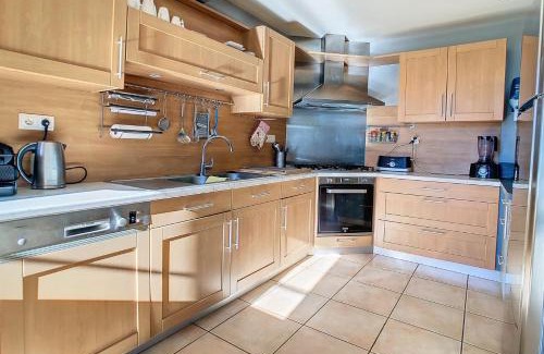 Vic-sur-Cere House | Maison familiale en Auvergne, nature et confort, 20 min Lioran
