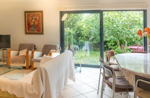 Port-Louis House | Maison familiale rénovée à 150m des criques, 4 chambres, jardin privé, cheminée, parking, WiFi - FR-1-349-222