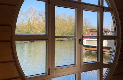 Vigneux-sur-Seine Boat Rental | Maison Flottante en Pleine Nature à 35 mn de Paris