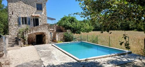 Saint-Cesaire-de-Gauzignan House | Maison avec piscine