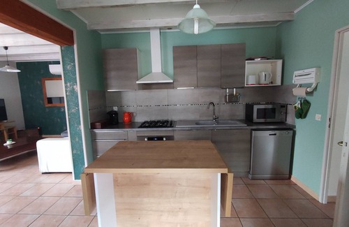 Saint-Roman-de-Malegarde House | Maison de Campagne Avec Piscine Privée!