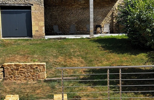 Sainte-Alvere House | Maison de Village Avec Jardin