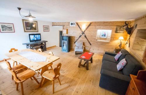 Courmayeur Apartment | Maison Glarey Courmayeur CIR VdA 0023