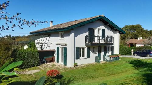 Saint-Pee-sur-Nivelle Apartment | Maison Ihi-Toki - Apartamento Planta baja T2 40m2 - Apartamento Planta alta T3 54m2