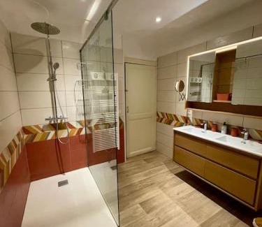 Verdun House | Maison "L'oeil du Prince" - Verdun Centre - Terrasse - Wifi - 7 couchages - 10 personnes - Garage Vélo et moto - Géré par PrestaZen'Services