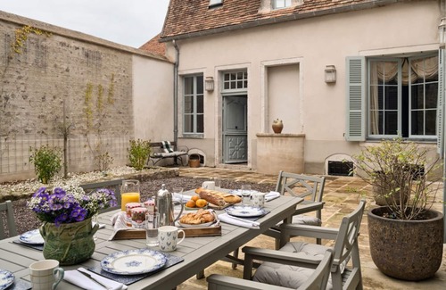 Saulieu Villa | Maison La Cote D’Or - Six Bedroom Villa, Sleeps 12