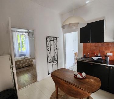 Saint-Jean-de-Liversay Apartment | Maison Laurenza/La Liversoise