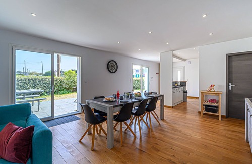 Saint-Pierre-Quiberon House | Maison Le Guernic by Interhome