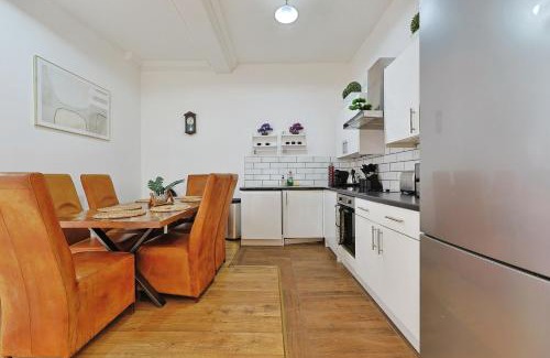 Fulham Apartment | Maison Lilliè With AC - NEW