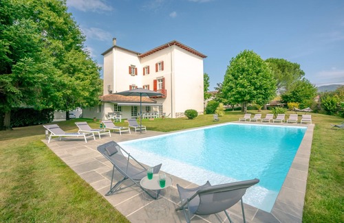 Cambo-les-Bains House | Maison Luroa, The Basque soul in the heart of the ocean and the mountains