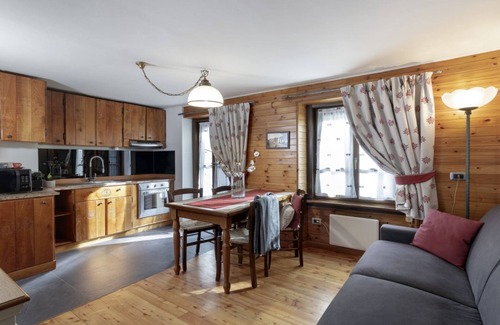 Valtournenche Apartment | Maison Maquignaz - welcoming family home with terrace and boot-warmer