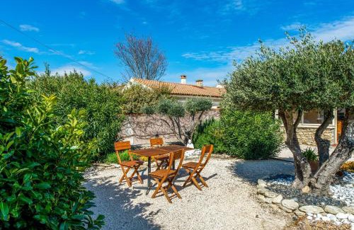 Morieres-les-Avignon House | Maison Mascarons - Welkeys