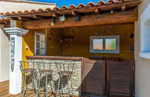 Morieres-les-Avignon House | Maison Mascarons - Welkeys