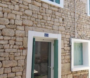 Fontenay-le-Comte House | Maison meublée, 2 chambres, cour