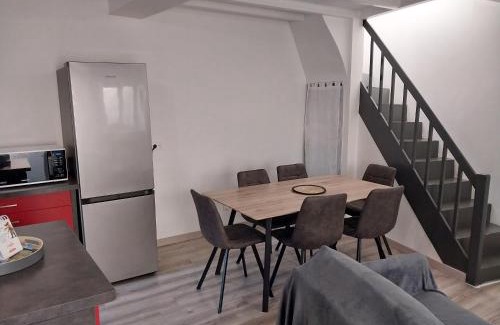Fontenay-le-Comte House | Maison meublée, 2 chambres, cour