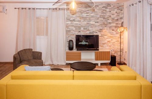 Douala Apartment | Maison Meublée *WIFI* *CLIM* *PARKING*