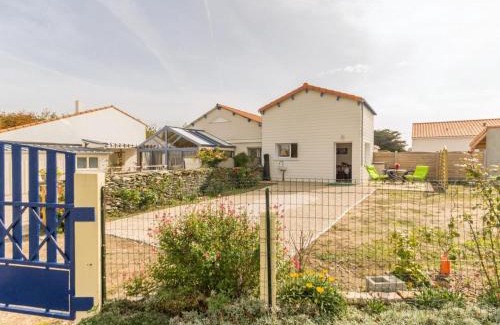 La Plaine-sur-Mer House | Maison mitoyenne cosy à 200m de la mer avec terrasse, wifi et équipements bébé - FR-1-306-1062