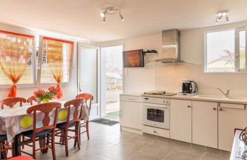 La Plaine-sur-Mer House | Maison mitoyenne cosy à 200m de la mer avec terrasse, wifi et équipements bébé - FR-1-306-1062