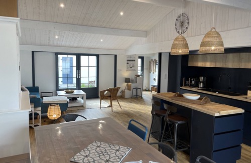 Noirmoutier-en-l'Ile House | Maison Neuve Écologique au Vieil à 20m de la Plage