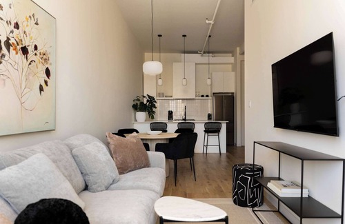 Old Montreal Apartment | Maison Place Jacques-Cartier - Suite 1 bedroom
