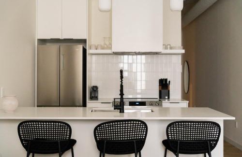 Old Montreal Apartment | Maison Place Jacques-Cartier by Luxury In Transit