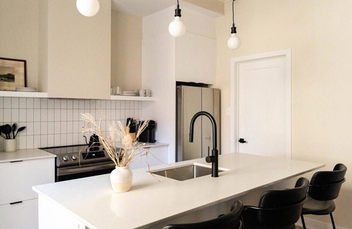 Old Montreal Apartment | Maison Place Royale - Suite Luxe 2 chambres