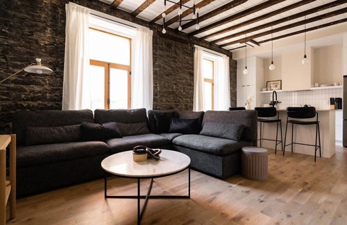 Old Montreal Apartment | Maison Place Royale - Suite Luxe 2 chambres