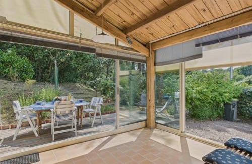 Les Conches House | Maison proche de la mer avec jardin pour 4