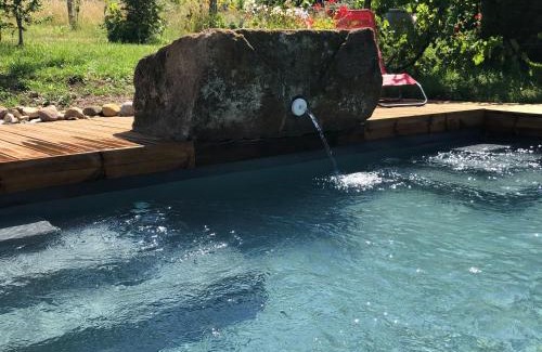 Chamalieres-sur-Loire House | Maison rénovée avec piscine, parc arboré et proche de la gare à Chamalières-sur-Loire - FR-1-582-469