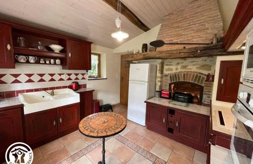 Bourneau House | Maison rénovée avec grand terrain, équipements enfants, 3 chambres, proche de D938, vélos inclus - FR-1-426-539