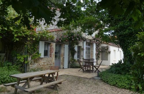 Bourneau House | Maison rénovée avec grand terrain, équipements enfants, 3 chambres, proche de D938, vélos inclus - FR-1-426-539